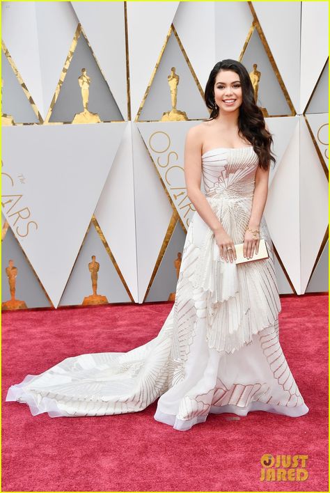 'Moana' Actress Auli'i Cravalho Wows In Stunning Dress at First Oscars Ever Best Oscar Dresses, Rubin Singer, Auli'i Cravalho, Oscars 2017, Red Carpet 2017, Oscar Fashion, Oscar Dresses, Female Celebrities, The Oscars