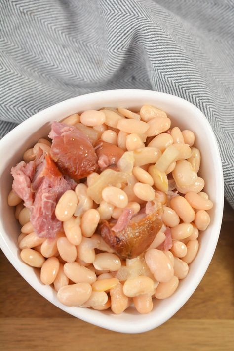 Great Northern Beans in the Crockpot Crockpot Northern Beans, Recipe For Great Northern Beans, Northern Beans Recipe, Great Northern Beans Recipe, Beans In Crockpot, Soup Beans, Cold Weather Food, Northern Beans, Crockpot Recipe