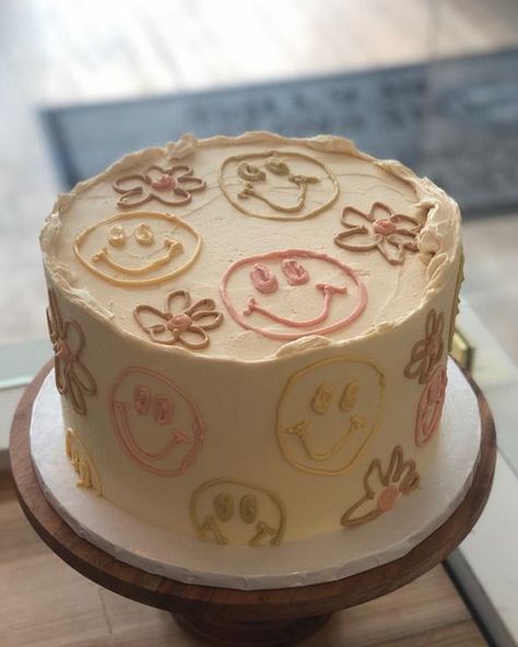 Groovy Cake Design, Simple Groovy Cake, Birthday Cake Groovy, Small Boho Cake, Two Groovy Cookie Cake, Groovy One First Birthday Cake Smash, Smiley Smash Cake, Too Groovy Birthday Cake, Groovy Cookie Cake