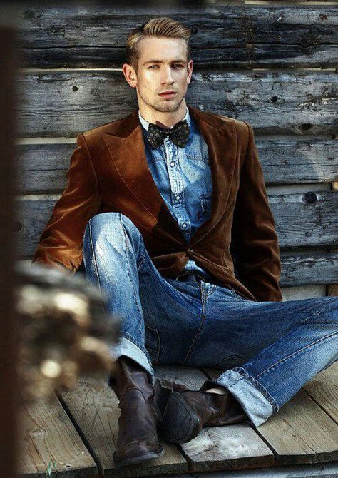 Bow tie outfit idea with denim shirt and brown jacket. Worn with jeans Men's Denim Style, Herren Style, Blue Denim Shirt, Double Denim, Mode Casual, Sharp Dressed Man, Velvet Blazer, Well Dressed Men, Gentleman Style