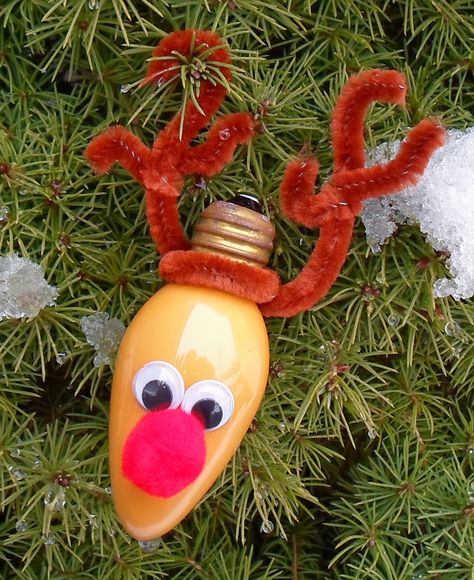 Happier Than A Pig In Mud: Rudolph Ornament from Light Bulb-Tutorial Christmas Ornaments Homemade Kids, Pig In Mud, Light Bulb Crafts, Light Bulb Ornaments, Easy Christmas Ornaments, Reindeer Craft, Kids Christmas Ornaments, Christmas Light Bulbs, Christmas Concert