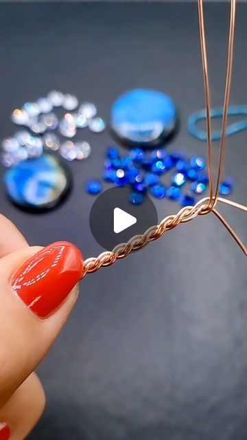 Wire Working Tutorials, Jewelry Out Of Wire, Weaving Wire Jewelry, How To Wrap Jewelry, Wire Beading Tutorial, Wire Wrap With Beads, Wire Wrapping Designs, Wire Weaving Tutorial Beginner, Wire Wrap Techniques