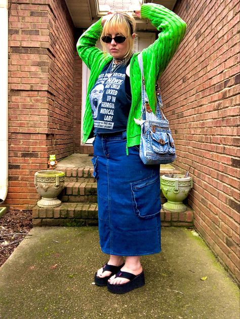 Plus Size Denim Maxi Skirt, Plus Size Denim Skirt Outfit, Denim Maxi Skirt Outfit, Outfits Shifting, Aesthetic Outfits Plus Size, Grunge Plus Size, Tzniut Fashion, Outfit Ideas Grunge, Denim Skirt Outfit