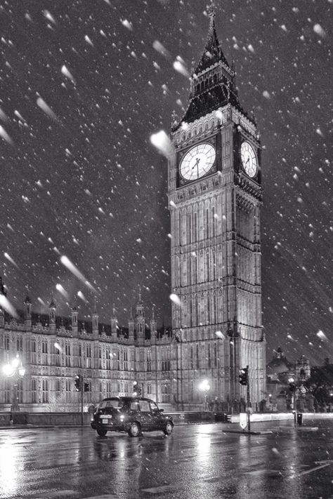 Big Ben in snow night London Aesthetic Wallpaper, Snowing Aesthetic Wallpaper, London In Winter, London Snow, Winter London, London Wallpaper, Aesthetic London, London Dreams, London Aesthetic