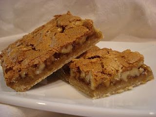 Walnut Recipes Dessert, Black Walnuts Recipes, Walnut Bars, Crockpot Candy Recipes, Jam Bars, Walnut Recipes, Square Recipes, Dessert Bar Recipe, Delicious Cookie Recipes