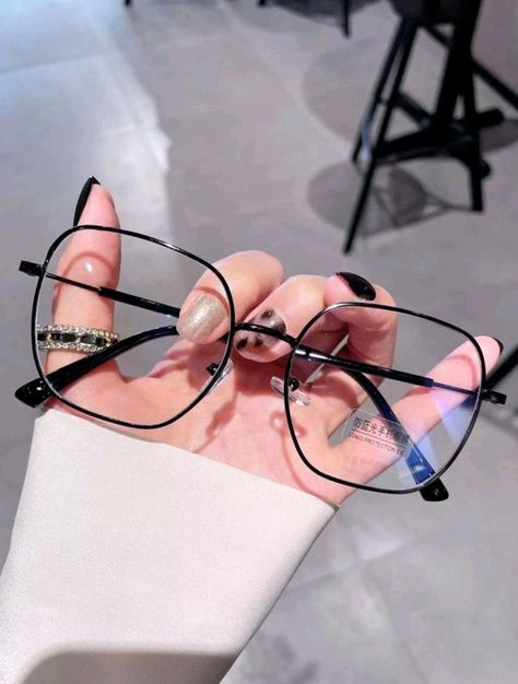 Unique Glasses Frames Women, Aesthetic Glasses Frames, Clear Glasses Frames Women, Unique Glasses Frames, Stylish Glasses For Women, Glasses Inspo, Glasses Styles, Cute Glasses Frames, Glasses Frames Trendy