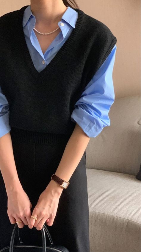 Korean College Outfits Casual, Classic Vest Outfits, Black Knitted Vest Outfit, Korean Office Fashion, Classic Style Icons, Sweater Vest Black, Korean Outfit Street Styles, Casual College Outfits, Casual Chique