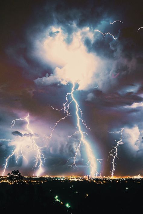 Lightning Weather, Lighting Storm, Lightning Photos, Lighting Storms, Lightning Photography, Inspiring Nature, Nature Magic, Breathtaking Nature, Wild Weather