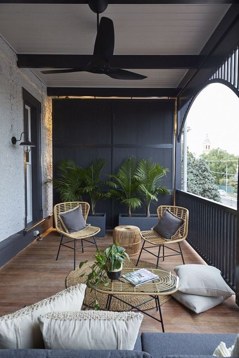 Balcon Mic, Ideas Terraza, Front Verandah, Balcony Design Ideas, Covered Balcony, Terrace Decor, Small Balcony Design, Pergola Design, Small Balcony Decor