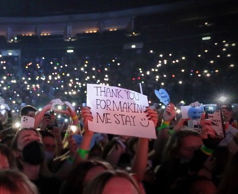 Concert Banner, Concert Signs, Banner Aesthetic, Perfect Handwriting, Kpop Concert, Marcus & Martinus, Kids Signs, Louis And Harry, Kids Board