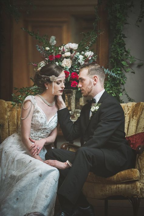 Lavish Gatsby Wedding Inspiration from Ally Kristensen and Sue Gallo Designs 1920 Wedding, Roaring 20s Wedding, 1920s Wedding Theme, Great Gatsby Themed Wedding, 20s Wedding, Gatsby Wedding Theme, Wedding Entourage, Great Gatsby Wedding, 1920s Wedding