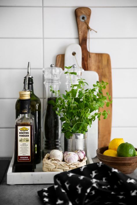 Kitchen Details                                                                                                                                                                                 More Kitchen Accessories Design, Kitchen Countertop Decor, Countertop Decor, Kitchen Tray, Kitchen Counter Decor, Counter Decor, Marble Tray, Scandinavian Kitchen, Kitchen Marble