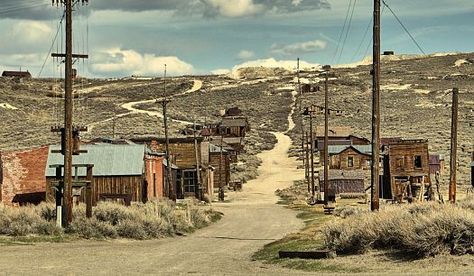 Ghost Towns Of America, Bodie California, Abandoned Town, Old Western, Abandoned Cities, Western Town, Middle Of Nowhere, Most Haunted, Ghost Town