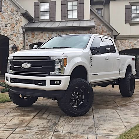 White F250 Super Duty, White Ford F250, White Ford Truck, Jacked Trucks, Ford Heavy Duty, White Trucks, Ford Super Duty Trucks, Big Ford Trucks, Diesel Trucks Ford