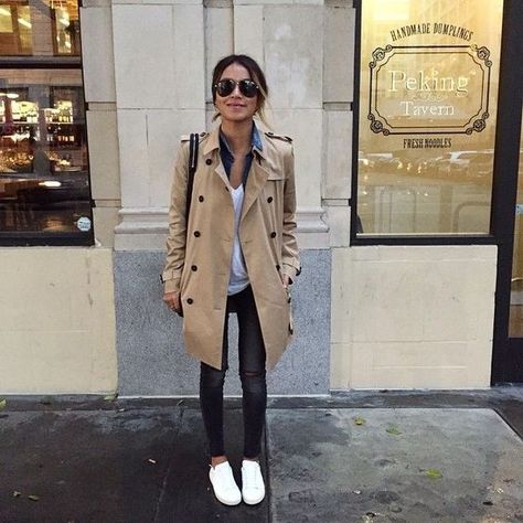 trench-coat-and-white-sneakers via Beige Trench Coat Outfit, Sincerely Jules Style, Trenchcoat Outfit, Casual Chique Stijl, Trench Coat Outfit, Beige Trench Coat, Coat Outfit, Classic Trench Coat, Mode Casual