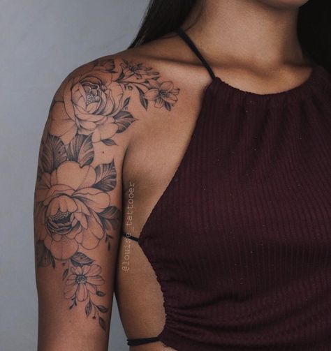 Women's Shoulder Tattoo, Shoulder Cap Tattoo, Shoulder Sleeve Tattoos, Tattoo Artist Tattoo, Rose Shoulder Tattoo, Feminine Tattoo Sleeves, Rose Tattoos For Women, Girl Arm Tattoos, Tattoo Female