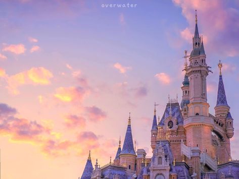 Disney Macbook Wallpaper, Disney Phone Wallpaper Cute, Desktop Wallpaper Disney, Disney Ipad Wallpaper, Disney Desktop Wallpaper, Aesthetic Disneyland, Phone Wallpaper Cute, Disney Backgrounds, Disneyland Paris Castle