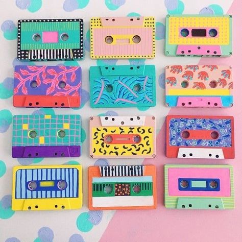 Diy Cassette, Cassette Tape Art, Pastel Cupcakes, Tape Art, Decor Minimalist, Cassette Tape, Cassette Tapes, Kitsch, Diy Art