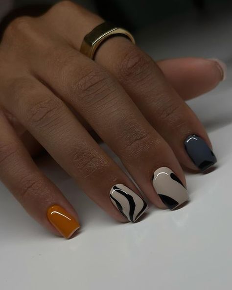 Fall Overlay Nails Designs, Thanksgiving Nails Natural Short, Natural Nails Gel Polish Designs, Gel Manicure Short Nails Design, Short Nail Bed Designs, Gel Polish Nails Ideas, September Nail Art Designs, Short Mismatched Nails, Gel Designs On Natural Nails