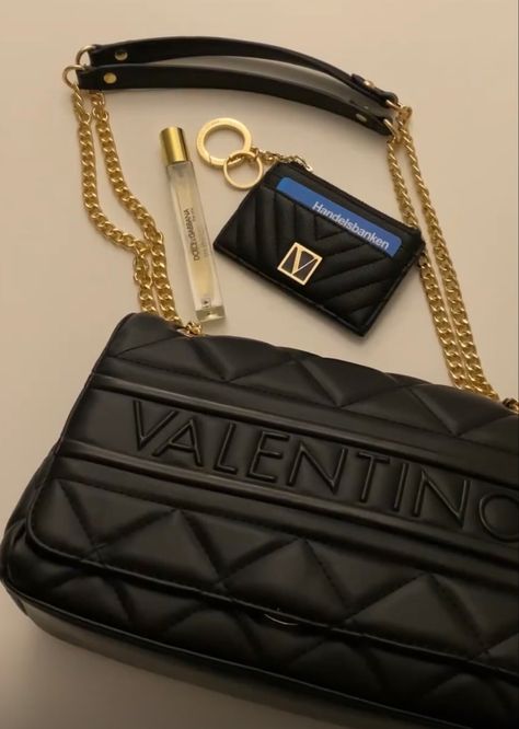 Black Luxury Bag Aesthetic, Valentino Bag Aesthetic, Valentino Bag Handbags, Valentino Bag Outfit, Designer Bags Aesthetic, Valentino Aesthetic, Valentino Bag Black, Valentino Outfit, Classy Handbags