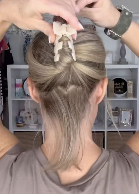 Hi all! My name is Mandy Sims and I am new to Upstyle. I love sharing simple hair style hacks, makeup hacks and beauty tips. Today I am sharing an amazing easy to replicate hair updo.For this you’ll need the following: 1 claw clip 3 small rubber bands 1 medium/large rubber band Before we get started, be sure to follow me on my other social media pages!Follow me on Instagram @mandysimsFollow me on TikTok @mandy.sims Step one:Section off a small section of hair at the bottom and… How To Use A Hair Clip On Short Hair, Claw Clip Short Fine Hair, Updo Hacks For Short Hair, Easy Updos For Medium Hair With Clip, Simple Updo Hairstyles For Medium Hair, Easy Updos For Medium Layered Hair, Quick Easy Claw Clip Hairstyles Short Hair, Bob Claw Clip Hairstyles, Short Hair Updo Tutorial Easy