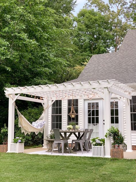 Country Pergola, White Pergola, Steel Pergola, Patio Style, Patio Decorating Ideas On A Budget, Patio Decorating Ideas, Pergola Patio, Outdoor Pergola, Outdoor Patio Decor