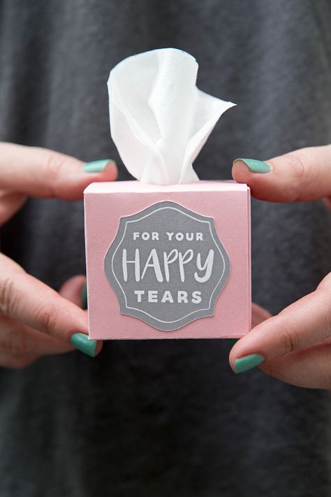 Wedding Tissues, Wedding Gift Diy, Wedding Gifts For Guests, Happy Tears, Trendy Wedding, Wedding Tips, Wedding Favours, Tissue Boxes, Wedding Trends