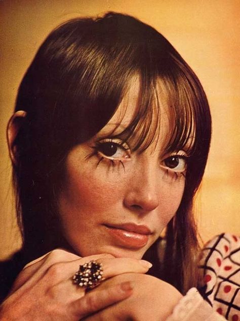 13 Pictures That Prove Shelley Duvall Was A Fashion Queen Shelley Duvall Portrait, 60s Portrait Photography, Modern Vintage Makeup, Faces Looking Up, Anguished Face, Shelly Duval, Shelly Duvall, 60s Photoshoot, 1960s Makeup