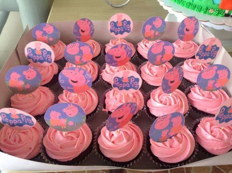 Peppa Pig Birthday Cupcakes, Peppa Pig Cupcakes Ideas, Pig Birthday Theme, Peppa Pig Birthday Party Ideas, Pig Birthday Party Ideas, Peppa Birthday, Peppa Pig Cupcakes, Peppa Pig Birthday Party Decorations, Greta Gris