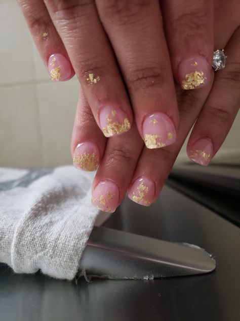 Nails With Foil Flakes, Nails With Foil, Diy Dip Powder, Nail Techniques, Foil Nails, Dip Powder Nails, Dipped Nails, Dip Powder, Gold Flakes