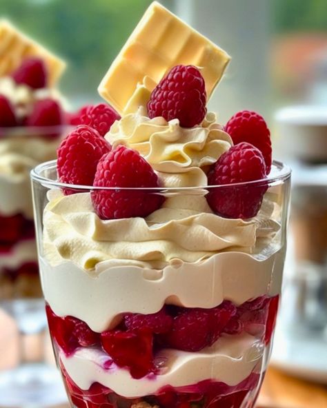 Parfait Flavors, Dessert In Cups, Fruit Trifle Desserts, Punch Bowl Cake Recipe, Raspberry Parfait, Punch Bowl Cake, Raspberry Compote, Fruit Trifle, Dessert Hacks