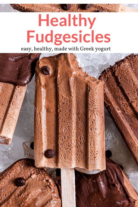 Red Meals, Fudge Popsicle Recipe, Healthy Fudgesicles, Chocolate Popsicle Recipes, Homemade Fudgesicles, Fudgesicle Recipe, Make Popsicles, Yogurt Popsicle Recipes, Frozen Yogurt Popsicles