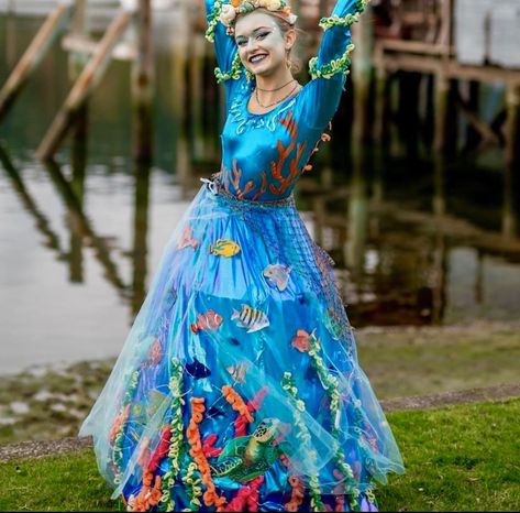 Diy Ocean Costume Women, Sea Theme Costumes Women, Ocean Dance Costume, Sea Animal Costumes Diy, Under The Sea Theme Costume, Under The Sea Couples Costume, Under The Sea Family Costumes, Diy Ocean Costume, Under The Sea Outfit Ideas Women