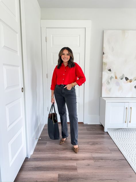 red top / red style / red trends / red blouse / denim / black jeans / leopard heels / work tote / office outfit / casual workwear Red Shirt Black Jeans Outfit, Red Blouse Outfit Work, Red Blouse Outfit, Red Tshirt Outfit, Blouse Outfit Work, Diana Style, Blouse Outfit Casual, Office Casual Outfit, Black Jeans Outfit