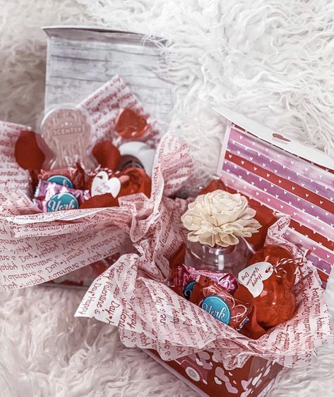 Scentsy Valentines, Scentsy Bundles, Scentsy Sample Ideas, Independent Scentsy Consultant, Valentines Gift Ideas, Scentsy Consultant Ideas, Scentsy Business, Valentine Day Boxes, Monthly Box