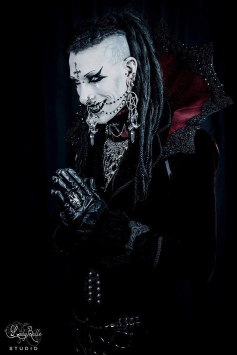 Trad Goth Men, Darkly Inclined, Dark Gothic Fashion, Industrial Goth, Types Of Goth, Trad Goth, Goth Model, Vampire Goth, Doll Outfits