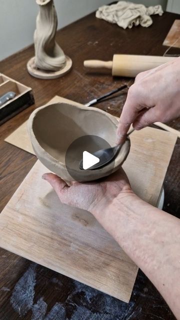 Anita Gadzinska on Instagram: "Working a spoon on a pinch pot is my current favorite thing in pottery. There's nothing more satisfying!  I don't have the patience to wait for the clay to dry so it's all floppy and definitely harder to work with than it probably should be. However, I only had a bit of energy left after a busy day so we gotta do what we gotta do xD  #slowart #ceramics #pinchpots #mushroomart" Handbuilding Pottery Ideas Pinch Pots, Air Dry Clay Pinch Pots, Hand Built Bowl, Easy Pinch Pot Ideas Clay, Pinch Pot Bowl, Pottery Throwing For Beginners, Hand Thrown Pottery Ideas, Pinch Pottery Ideas, Pinched Ceramics