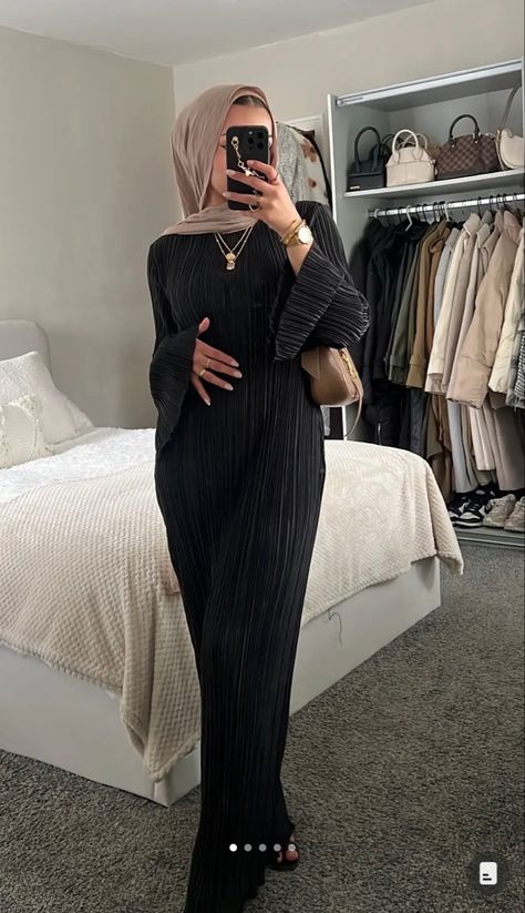 Rich Arab Women Aesthetic, Modest Fits Aesthetic Hijabi, Plisse Dress Outfit, Modest Fancy Outfits, Hijabi Elegant Outfits, Outfit Ideas Abaya, Classy Hijabi Outfits, Hijabi Dress Outfits, Hijabi School Outfits