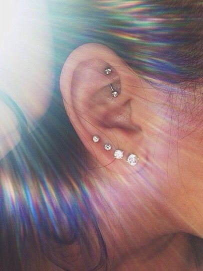 perfect rook piercing 5 Ear Piercings In A Row, Earrings 4 Holes, 4 Ear Lobe Piercings, Ear Piercings 4 Lobe, 4 Lobe Piercings Ideas, Multiple Lobe Piercings, Lobes Piercing, Four Lobe Piercings, 4 Lobe Piercings