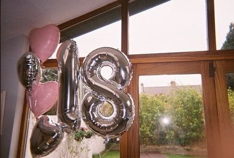 Eighteenth Birthday Aesthetic, 18tg Birthday, Birthday Cake Girl, Aesthetic Birthday Cake, 18th Party Ideas, Clean Makeup Look, Confetti Tour, 18th Birthday Party Themes, 18th Birthday Decorations