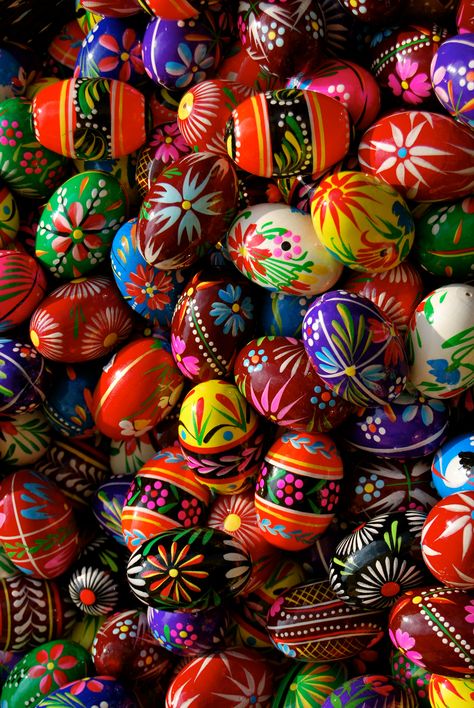 Proper Easter Eggs Polish Easter Eggs, Pysanka Eggs, Animated Christmas Pictures, Polish Easter, Creative Easter Eggs, Egg Shell Art, Spring Nail Colors, Easter Eggs Diy, The Easter Bunny