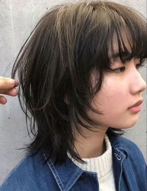 Shag Haircut With Straight Hair, Short Hair Cutegirl, Thick Hair Mullet Woman, Shaggy Straight Short Hair, Short Hair For Round Face With Bangs, Shaggy Wolfcut Short Hair, Short Wolf Cut Back View, Shaggy Haircuts Straight Hair Short, Short Shaggy Haircuts Straight Hair