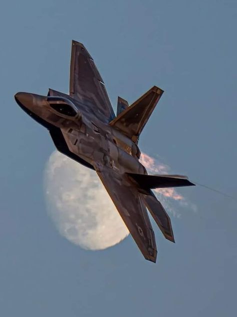 #american #military #aircraft #raptor Air Force Pictures, Fighter Planes Art, Air Force Fighter Jets, Jet Fighter Pilot, Aviation Posters, F22 Raptor, Airplane Fighter, American Military, Air Fighter