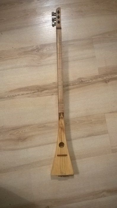 Travel Dulcimer Stick Instrument Instruments Diy, Music Instruments Diy, Old Musical Instruments, Making Musical Instruments, Mountain Dulcimer, Homemade Instruments, Travel Guitar, Ancient Egyptian Jewelry, Diy Instruments