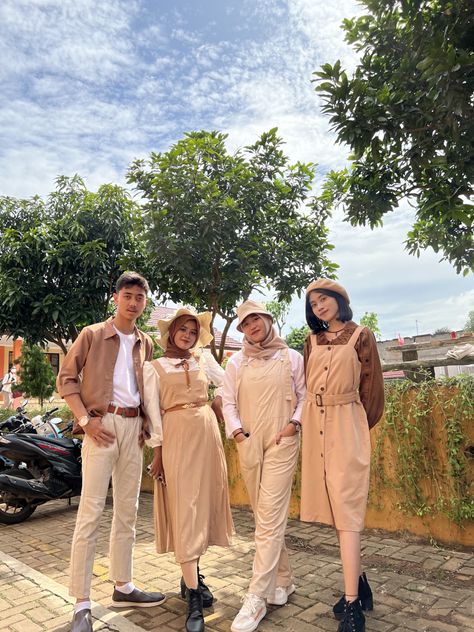 Earthtone Outfits Earth Tones, Earth Tone Outfits Korean, Earth Tone Hijab, Earthtone Outfits, Outfit Earth Tones, Earth Tone Outfits, Outfit Cowok, Korean Ootd, Family Potrait