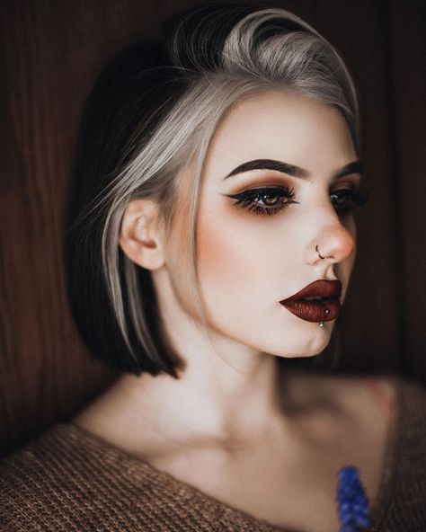 Platinum And Black Hair Short, White And Black Short Hair, Short Hair Dye Styles, Black And Silver Short Hair, Medium Length Goth Hair, Short Hair With Blonde Front Pieces, Edgy Hairstyles Medium, Half Hair Dyed, Narcissa Malfoy Hair Short