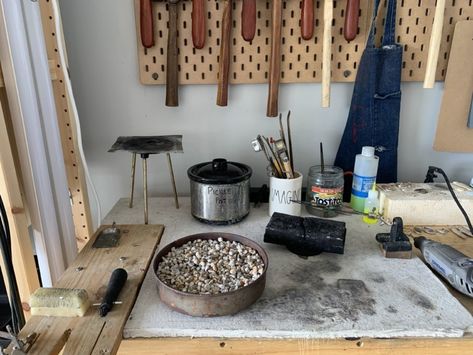 Jewelry Studio Space, Jewelry Studio Organization, Diy Jewelry Tools, Studio Pictures, Studio At Home, Workspace Studio, Workbench Designs, To Build A Home, Silversmithing Jewelry