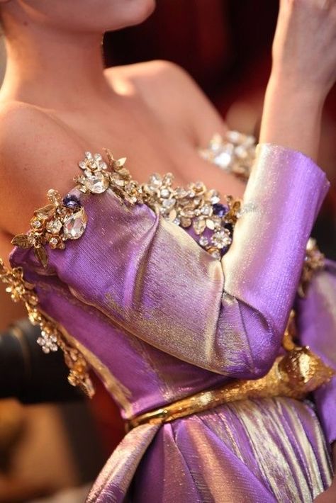 Era Victoria, Couture Mode, Princess Aesthetic, Purple Aesthetic, Looks Vintage, Beautiful Gowns, Fancy Dresses, Fashion Details, Purple Dress