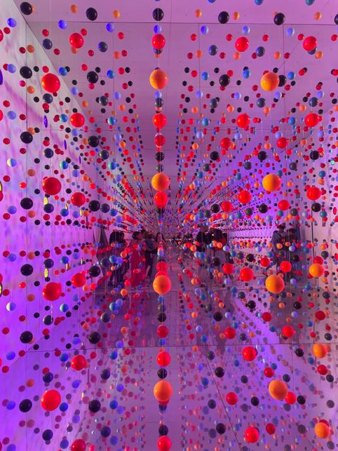 #balloonart #museum #popart #balloonmuseum #mirror #trippy #aesthetic Trippy Mirror Art, Balloon Museum, Trippy Aesthetic, Balloon Art, Mirror Art, Pop Art, Cactus, Balloons, London