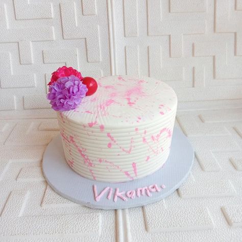 Swipe to see the beauty after adding a cake topper😍 I love the simplicity and I hope you do too👉🏼 DESCRIPTION Cake size: 7inch 2 layers Frosting: Buttercream Flavour: Vanilla & Red velvet To place an order, kindly send us a DM. #cakeforwoman #buttercreamcakes #abujacakestore #lugbebaker #bestcakeinabuja #abujaresidents #abujaparents👫 #abujapartyplanner #maycelebrants Frosting Buttercream, Cake Sizes, Cakes For Women, Place An Order, Buttercream Cake, Cake Topper, Butter Cream, Frosting, I Hope You